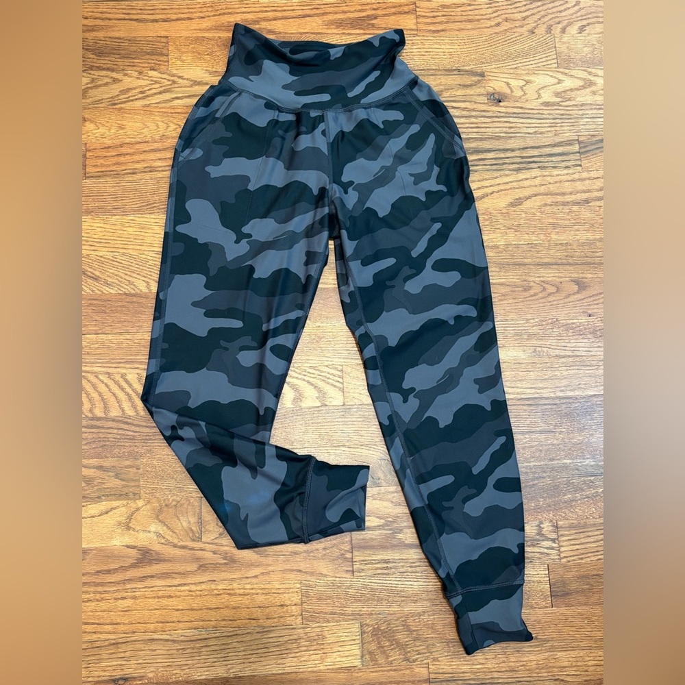 Old Navy Active Gray Camouflage Joggers